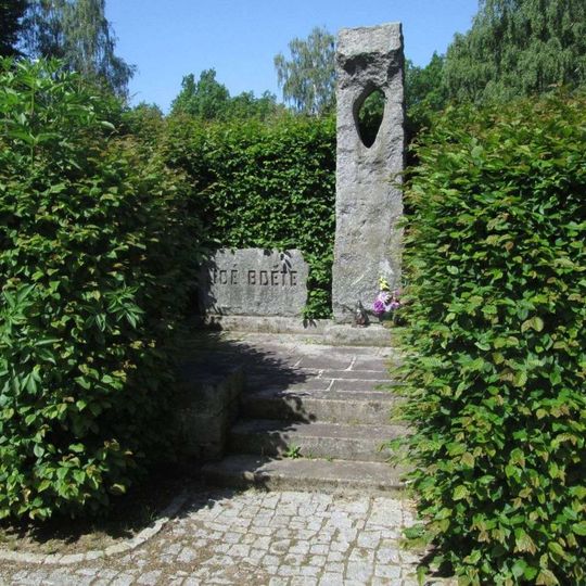 Památník jižně od Chodové Plané