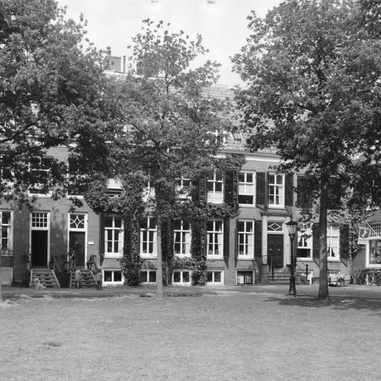 Pand met sobere lijstgevel