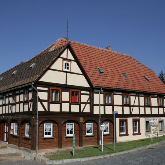 Wohnhaus über winkligem Grundriss Wurbiser Straße 1