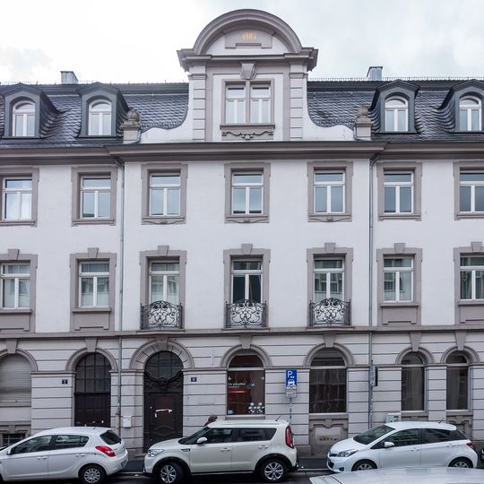 Wohn- und Geschäftshaus