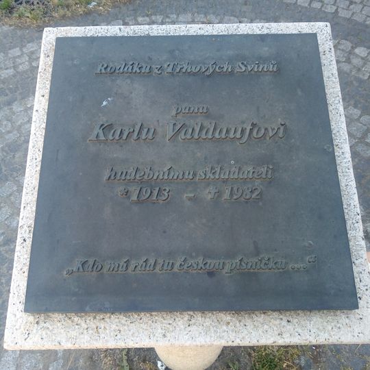 Pamětní deska Karlu Valdaufovi v Trhových Svinech