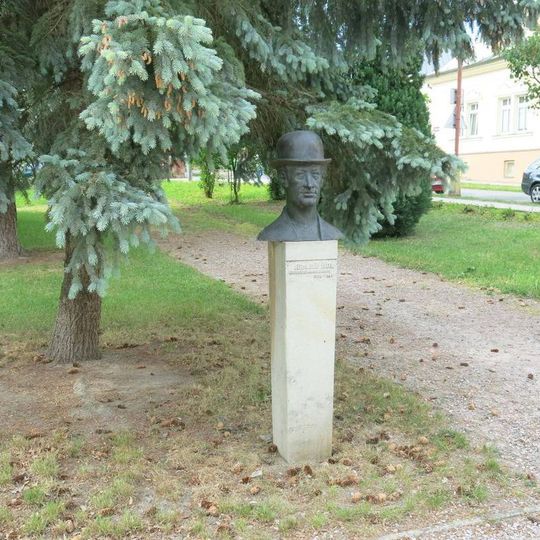 Pomník Jiřího Šlitra v Sadech legií v Rychnově nad Kněžnou