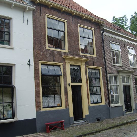 Herenstraat 10, Buren