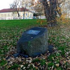 Pomník Janu Bínovi a třem neznámým bojovníkům v ulici Na Valech na Hradčanech