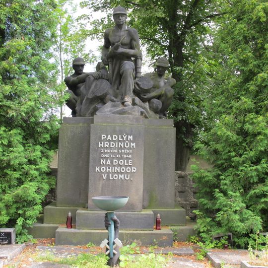 Památník a společný hrob obětí na dole Koh-i-noor I z roku 1946