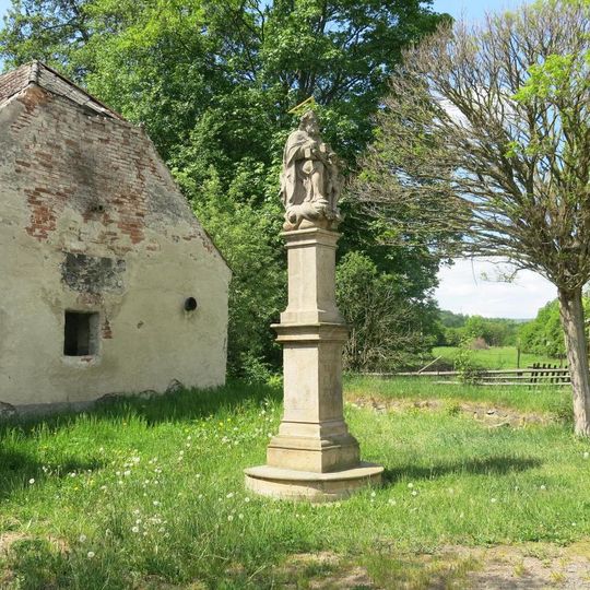 Sloup Nejsvětější Trojice u domu 25 v Úhošťanech