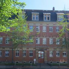 Mietshaus in geschlossener Bebauung mit Vorgarten Margaretenstraße 33