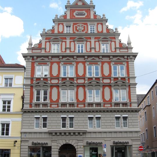 Wohn- und Geschäftshaus