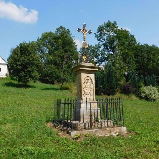 Kříž uprostřed Mírovečku