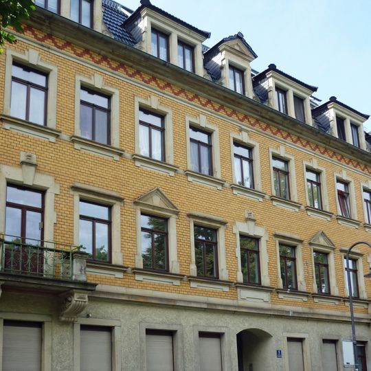 Mietshaus mit Laden in geschlossener Bebauung Otto-Uhlig-Straße 5