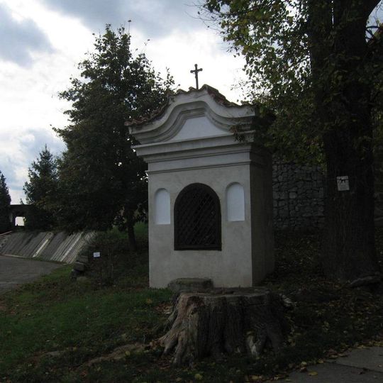 Kaplička u vodojemu a sportovního areálu v Nemyslovicích