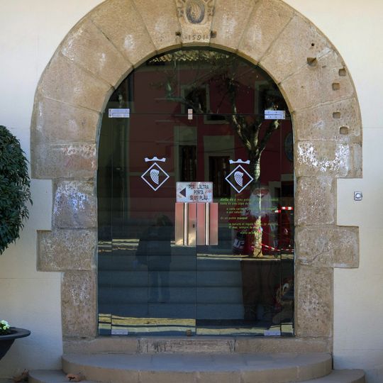 Porta dovellada de l'Ajuntament