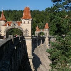 Les Království Dam