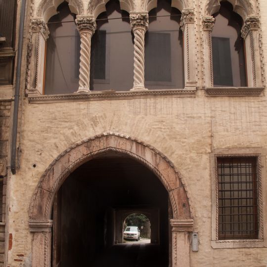 Palazzetto Scroffa in contrà Piancoli