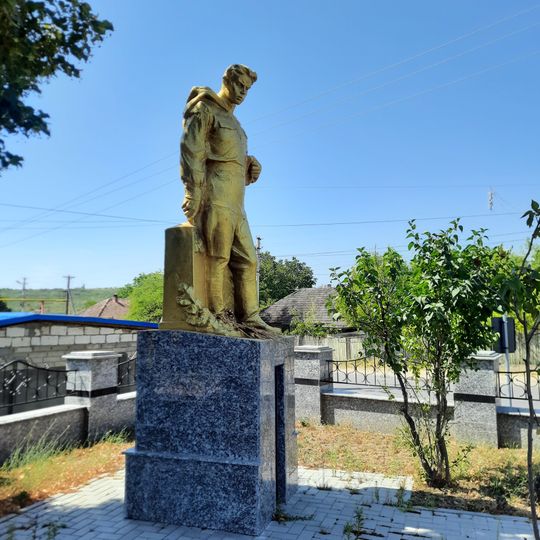 Mormântul comun al ostașilor căzuți în 1944