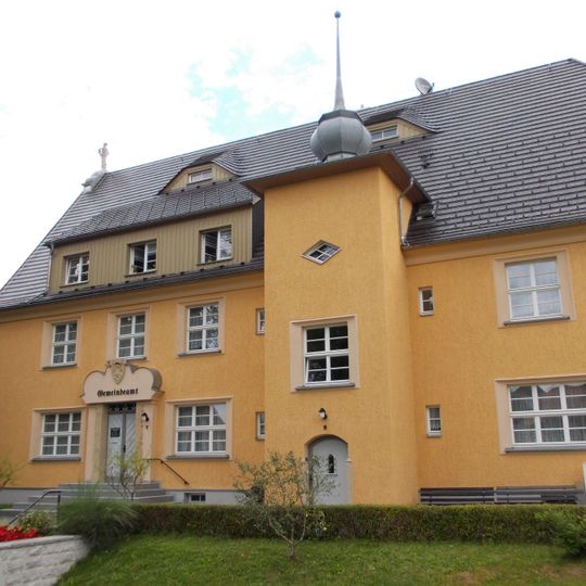 Am Gemeindeamt 7; 9