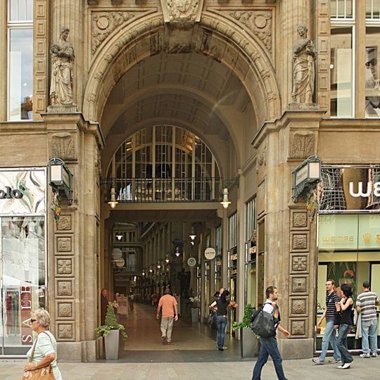 Geschäftshauskomplex Grimmaische Straße 2; 4