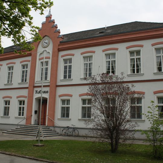 Rathaus, ehem. Schule