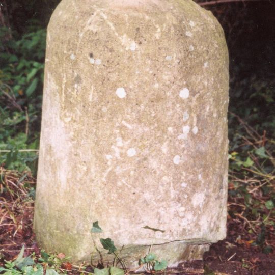 Milestone, London Road; Milton Common, W of Belfry Hotel, opp. Old London Road