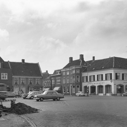 Huis op de hoek van de markt en de liesboschstraat