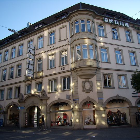 Wohn- und Geschäftshaus