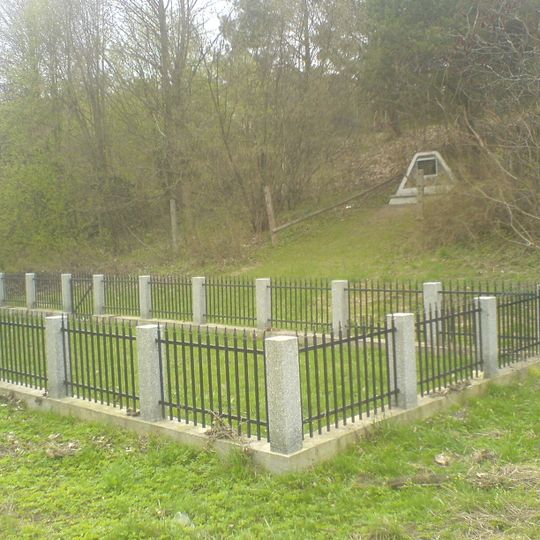 Cmentarz - mogiła zbiorowa z II wojny światowej w Ciechanowcu