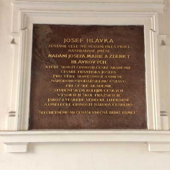Pamětní deska Josefa Hlávky v průchodu domu Vodičkova 736/17 v Praze