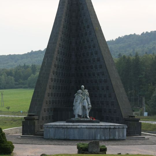 Duklianske bojisko, pamätník