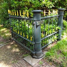 Harinxmastate, oostelijk toegangshek