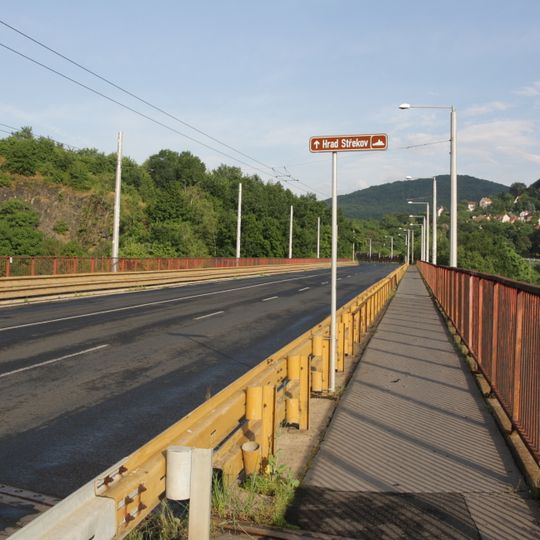 Most Nové ulice přes Děčínskou ulici a železniční trať