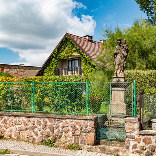 Socha Panny Marie ve Vamberku na křižovatce ulic Pekelská a Žižkova