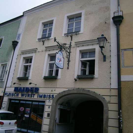 Bürgerhaus mit Teil der inneren Stadtmauer, Zwinger und Stallung