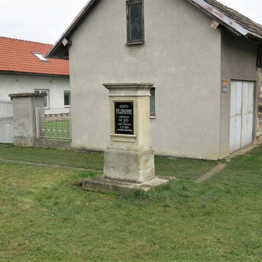 Podstavec sochy svatého Floriána u domu 19 v Rejšicích