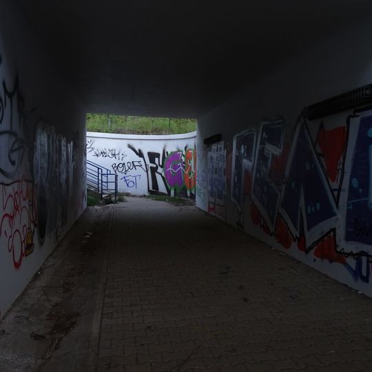 Podchod stezky Pod Krejcárkem - Nekvasilova pod jižní větví tratě z Masarykova nádraží