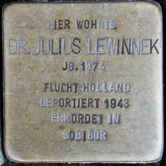 Stolperstein en memoria de Julius Lewinnek