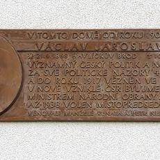 Pamětní deska Václava Jaroslava Klofáče v Dobříkově na fasádě domu č. p. 156