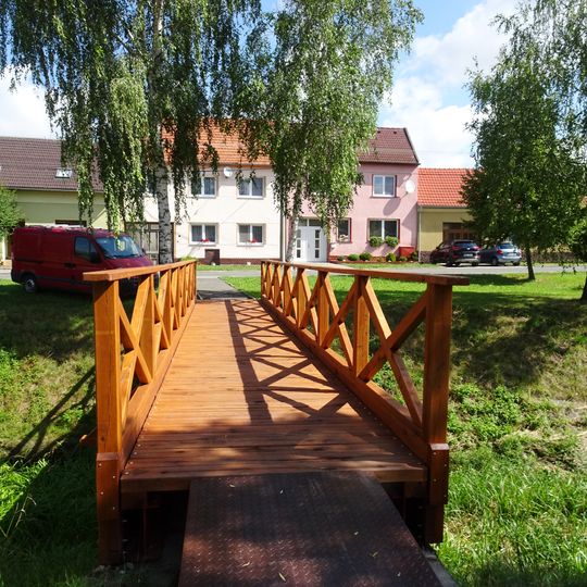 Lávka přes Nivničku v Suché Lozi proti čp. 119