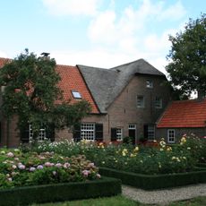 Grotestraat 20, Heesbeen