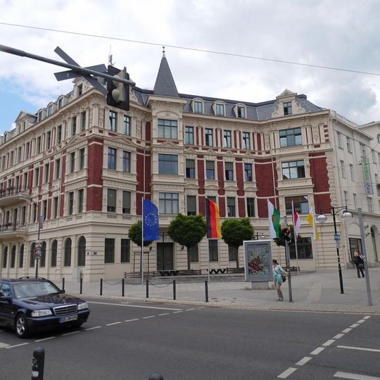 Hohenzollernhof; Hotel in geschlossener Bebauung mit Saalbau nach hinten, Eckhaus Berliner Straße 36