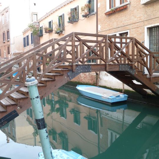 Private bridge on rio degli Ognissanti