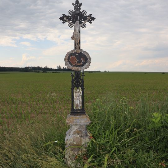 Kříž jižně od Komárovic