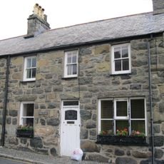 No 25, Ffordd Castell (Castle Street) (Nw Side)