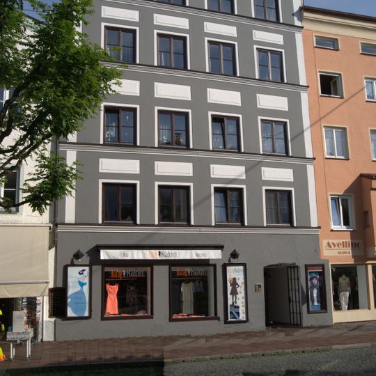 Wohn- und Geschäftshaus