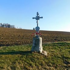Kříž u silnice jižně od Vyskytné