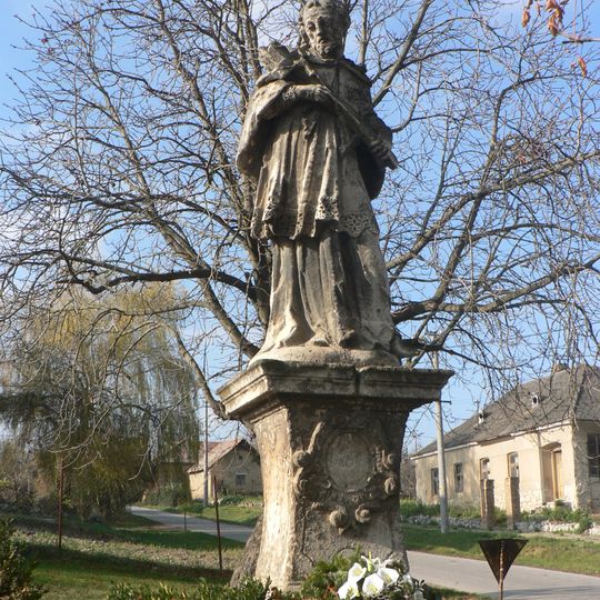 Socha sv. Jána Nepomuckého, podstavec