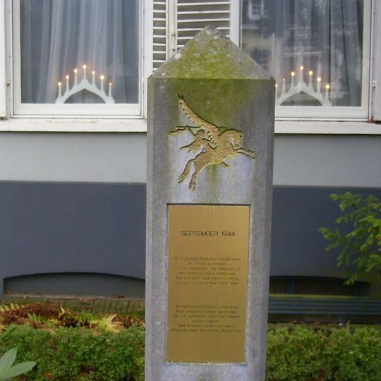 Gedenkzuil aan de Utrechtseweg