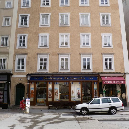 Wohn- und Geschäftshaus