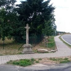 Kříž v Ratměřicích u křižovatky
