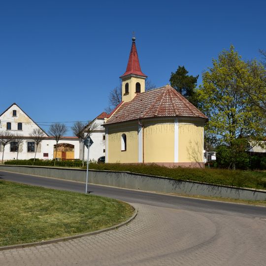 Kaple na návsi v Lažanech