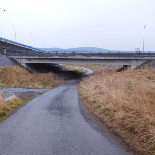 Most silnice I/4 přes servisní komunikaci v MÚK Zbraslav